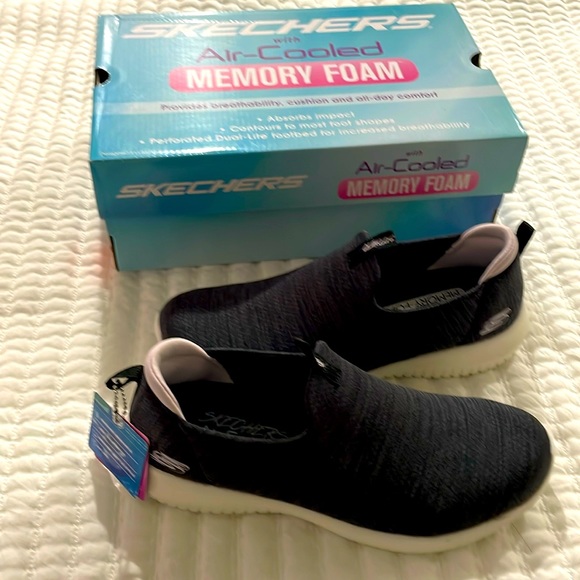 New Skechers memory foam - Picture 3 of 10